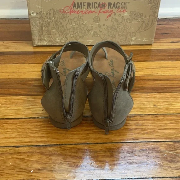 American Rag sandals - Picture 3 of 4